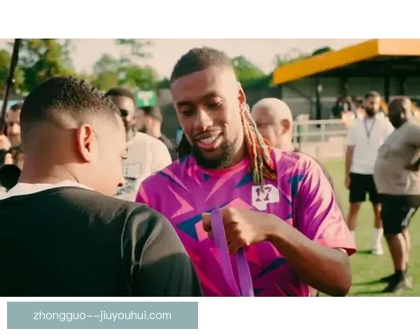 伊沃比在富勒姆右路持续高光表现引领进攻节奏